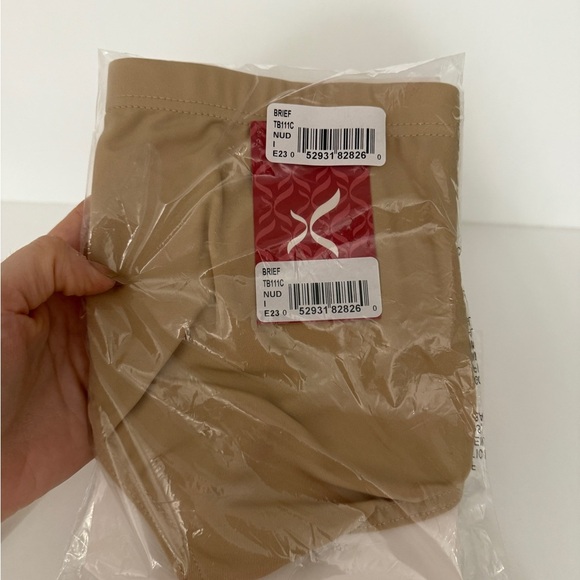 NWT Capezio Kids Dance Briefs in Nude - Picture 2 of 4